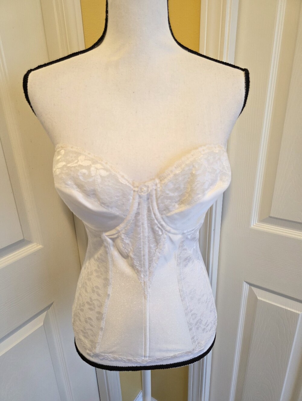 CARNIVAL WHIRE LACE BUSTIER, SIZE 34D